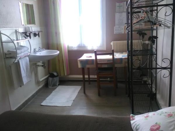 Le Parisien : photo 6 de la chambre chambre double avec salle de bains commune