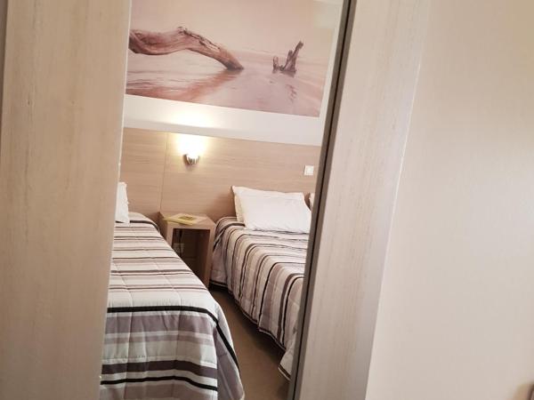 Logis Hôtel du Midi - Rodez Centre-Ville : photo 6 de la chambre chambre lits jumeaux