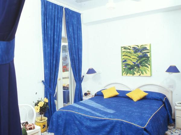 Hotel La Sirenella : photo 4 de la chambre chambre double ou lits jumeaux avec accès à la plage