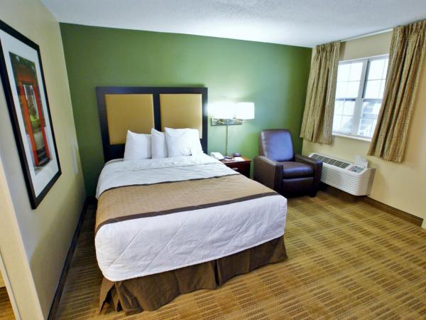 Extended Stay America Suites - Louisville - Dutchman : photo 6 de la chambre studio avec 1 lit queen-size - accessible aux personnes à mobilité réduite - non-fumeurs