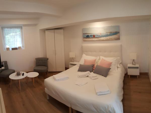 Le Castel Guesthouse : photo 8 de la chambre maison de ville 3 chambres