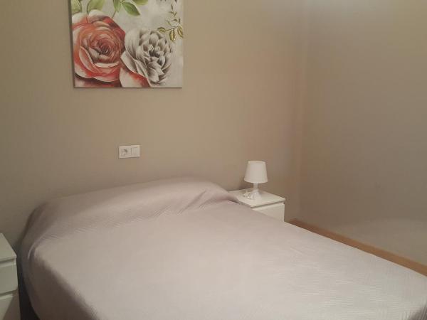 Pension Yna Holiday : photo 8 de la chambre chambre double standard avec salle de bains commune