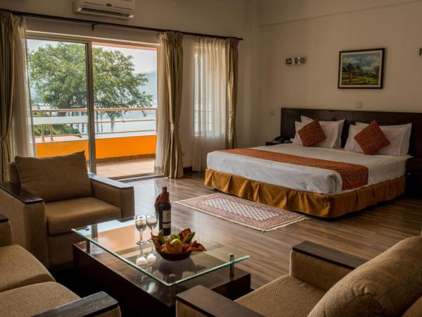 Waterfront Resort by KGH Group : photo 3 de la chambre deluxe double room with lake view, balcony