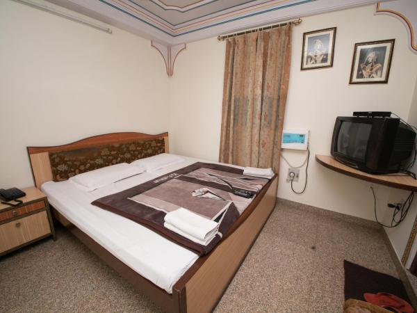 Hotel Kalyan : photo 3 de la chambre chambre double semi de luxe avec ventilateur