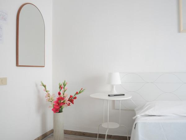 Hotel Cecile : photo 6 de la chambre chambre triple