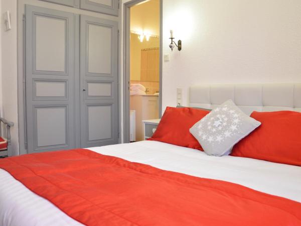 Hotel Les Acacias : photo 2 de la chambre chambre double supérieure avec baignoire