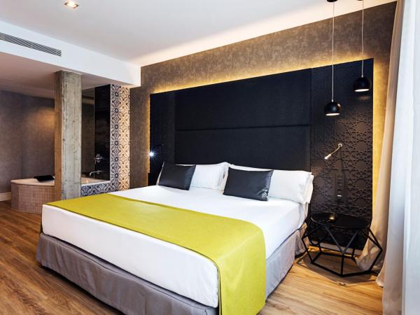 Catalonia Giralda : photo 3 de la chambre chambre supérieure avec terrasse