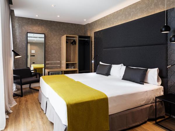 Catalonia Giralda : photo 4 de la chambre chambre familiale