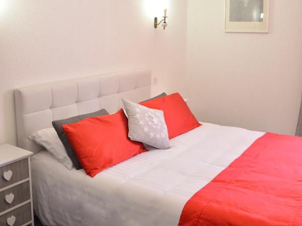 Hotel Les Acacias : photo 1 de la chambre chambre double supérieure avec baignoire