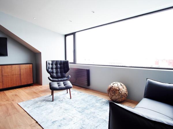 ION City Hotel, Reykjavik, a Member of Design Hotels : photo 1 de la chambre suite avec vue panoramique sur la mer