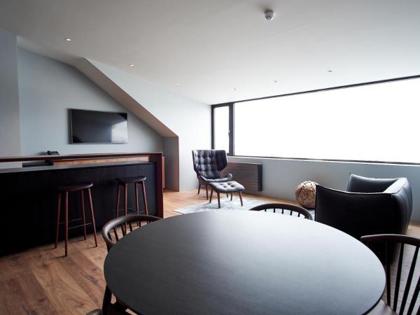 ION City Hotel, Reykjavik, a Member of Design Hotels : photo 8 de la chambre suite avec vue panoramique sur la mer