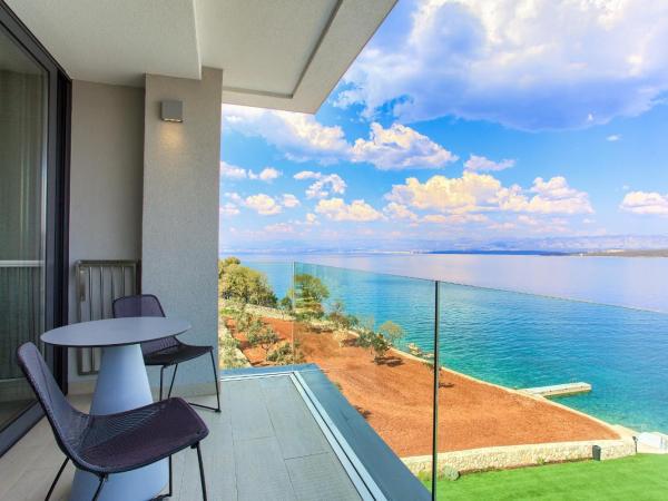 Hotel Villa Margaret : photo 9 de la chambre chambre double deluxe avec balcon - vue sur mer (2 adultes)