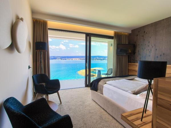 Hotel Villa Margaret : photo 6 de la chambre chambre double deluxe avec balcon - vue sur mer (2 adultes)