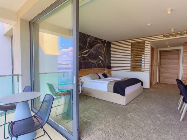 Hotel Villa Margaret : photo 5 de la chambre chambre double supérieure avec balcon - vue partielle sur mer