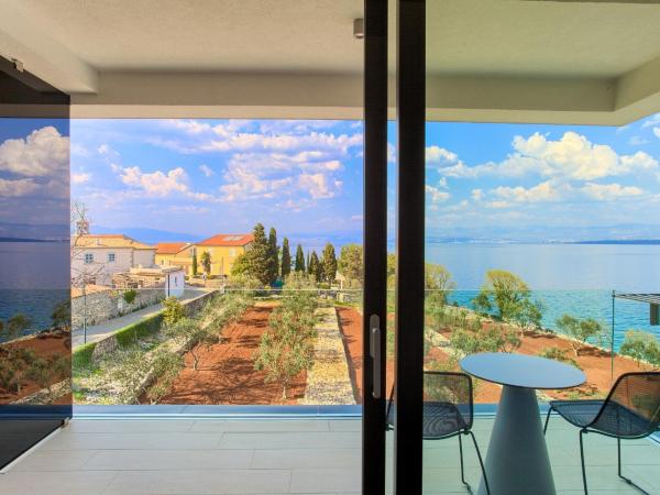 Hotel Villa Margaret : photo 7 de la chambre chambre double supérieure avec balcon - vue partielle sur mer