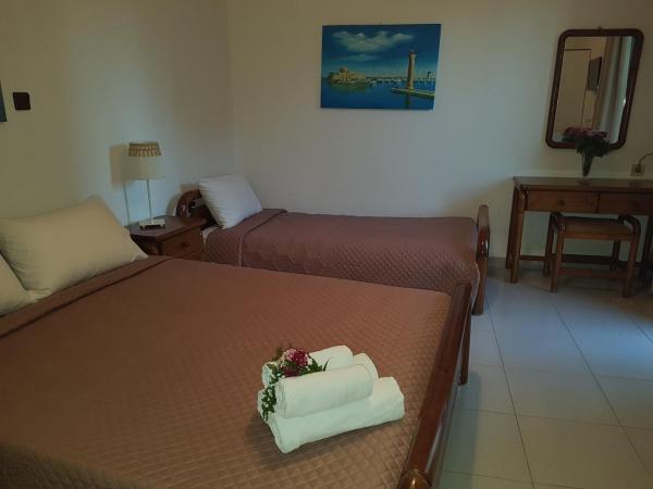 Georgia Old Town Apartments : photo 4 de la chambre chambre triple avec balcon