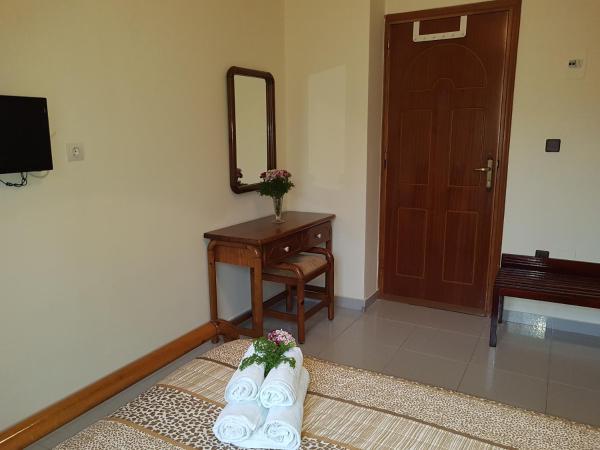 Georgia Old Town Apartments : photo 4 de la chambre studio avec vue sur jardin