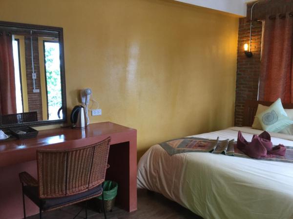 Pongphen Guesthouse - SHA Plus Certified : photo 10 de la chambre chambre double deluxe