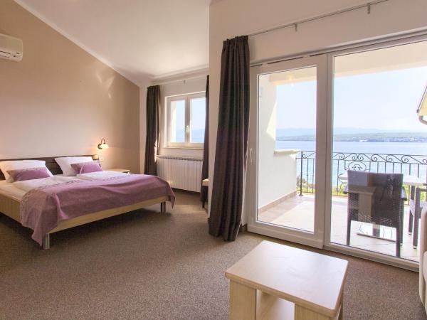 Hotel Villa Margaret : photo 1 de la chambre chambre double supérieure avec balcon dans annexe - vue sur mer