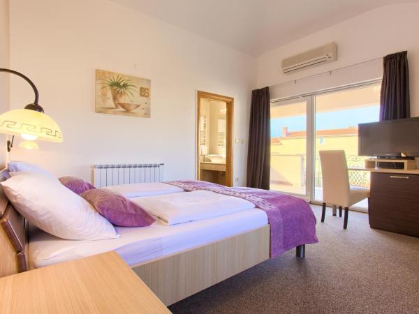 Hotel Villa Margaret : photo 3 de la chambre appartement 2 chambres dans annexe - vue sur jardin