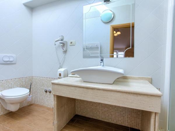 Hotel Villa Margaret : photo 4 de la chambre appartement 2 chambres dans annexe - vue sur jardin