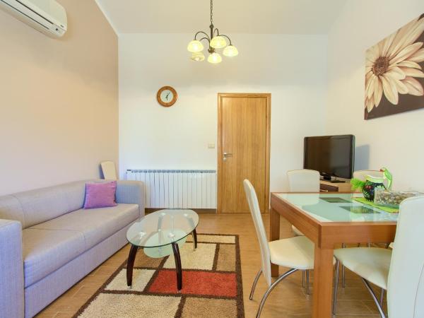 Hotel Villa Margaret : photo 6 de la chambre appartement 2 chambres dans annexe - vue sur jardin