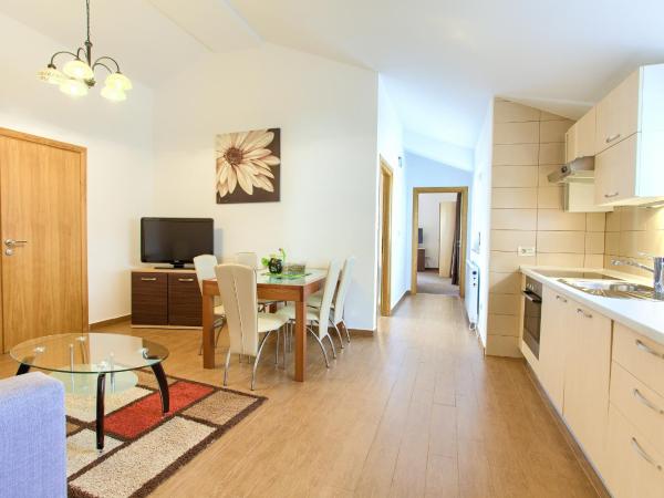 Hotel Villa Margaret : photo 8 de la chambre appartement 2 chambres dans annexe - vue sur jardin