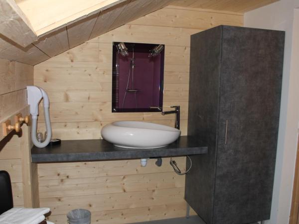 Hôtel du Puy Ferrand , Restaurant La Table de l'Ours : photo 2 de la chambre chambre double