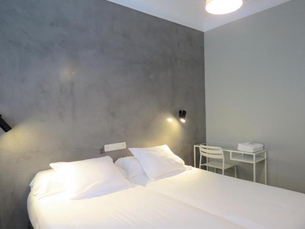 Pensión Don Claudio : photo 2 de la chambre chambre lits jumeaux avec salle de bains commune