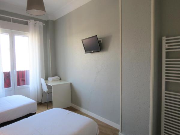 Pensión Don Claudio : photo 8 de la chambre chambre lits jumeaux avec salle de bains privative