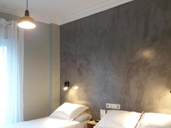 Pensión Don Claudio : photo 1 de la chambre chambre lits jumeaux avec salle de bains privative