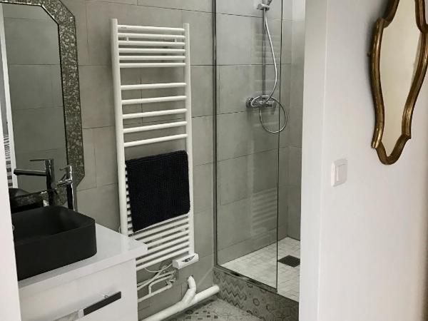 La gentilhommiere de Saumur : photo 3 de la chambre chambre double avec salle de bains privative