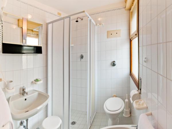 Hotel Bianchi : photo 2 de la chambre chambre familiale avec balcon