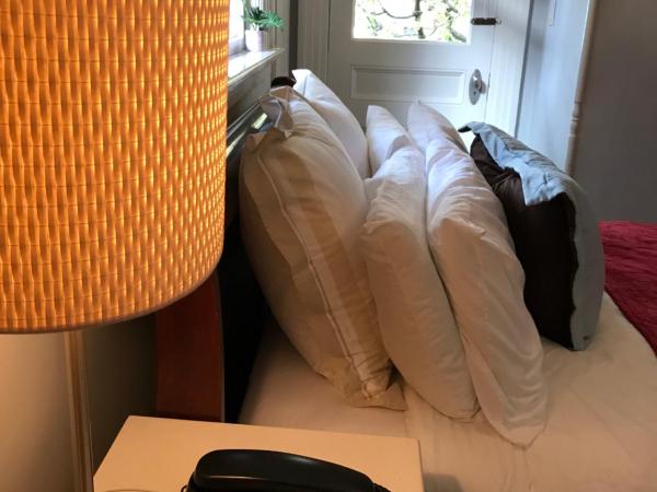 Barclay House Bed and Breakfast : photo 8 de la chambre chambre lit queen-size 