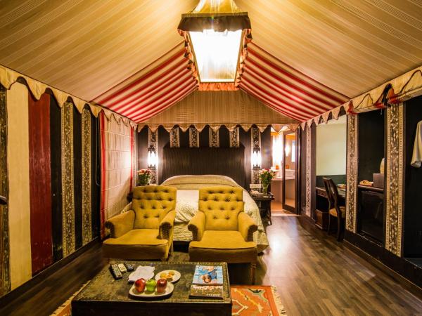 The Ajit Bhawan - A Palace Resort : photo 2 de la chambre vintage tent enjoy buffet breakfast, wifi,welcome drink upon arrival, early check in & late check out – subject to availability