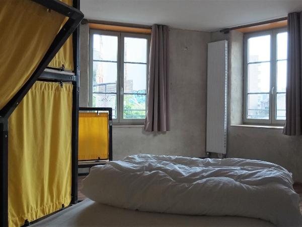 La Maison Rouge - Backpacker Hostel : photo 4 de la chambre lit simple dans dortoir mixte