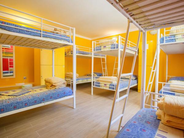 Outlanders Tribe Hostel : photo 4 de la chambre lit dans dortoir mixte de 10 lits