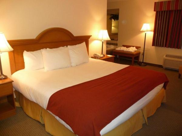 Baymont by Wyndham Indianapolis : photo 9 de la chambre suite lit king-size avec jacuzzi - non-fumeurs