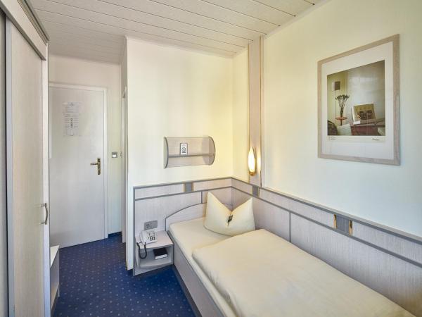 Hotel Alfa Zentrum : photo 2 de la chambre chambre simple - vue sur rue