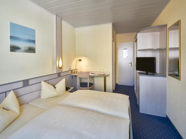 Hotel Alfa Zentrum : photo 2 de la chambre chambre double - vue sur rue