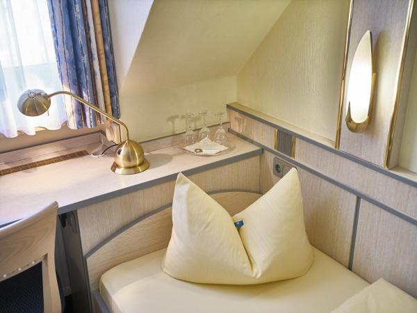 Hotel Alfa Zentrum : photo 4 de la chambre chambre triple - vue sur rue