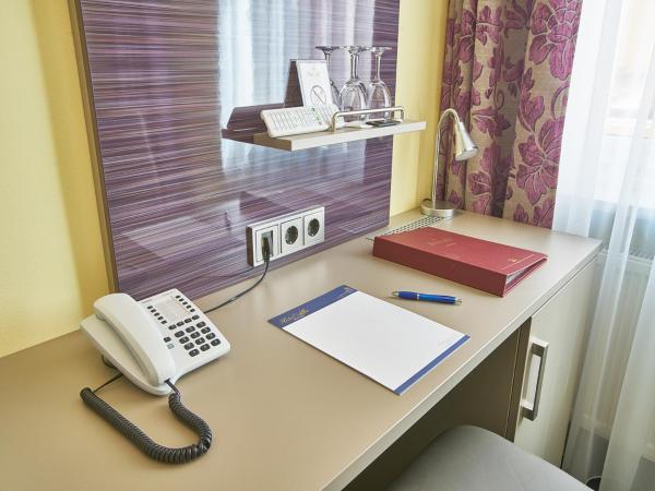 Hotel Alfa Zentrum : photo 5 de la chambre chambre simple confort - vue sur cour ou sur rue