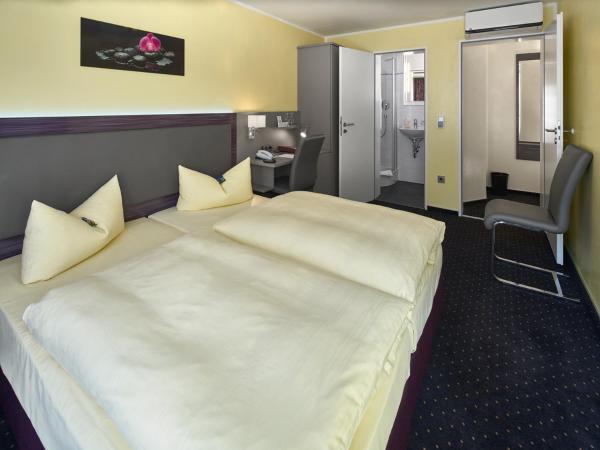 Hotel Alfa Zentrum : photo 4 de la chambre chambre double confort - vue sur cour ou sur rue
