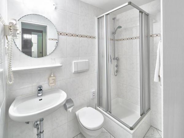 Hotel Alfa Zentrum : photo 3 de la chambre chambre simple - vue sur rue