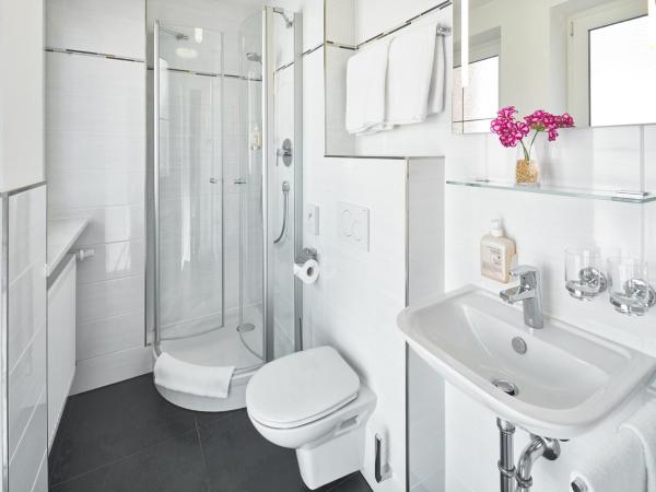 Hotel Alfa Zentrum : photo 10 de la chambre chambre double confort - vue sur cour ou sur rue