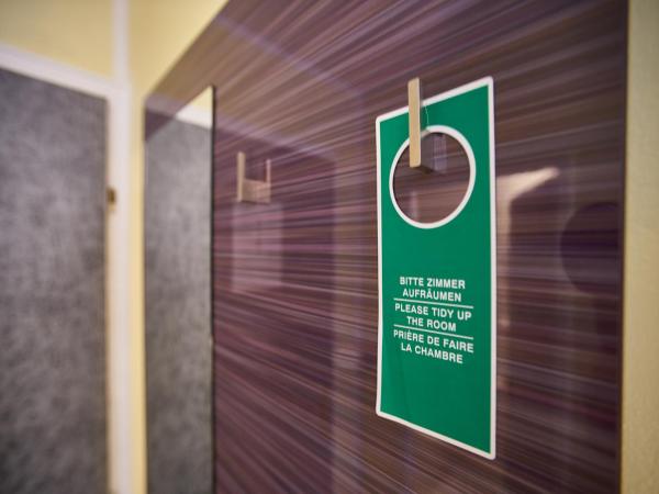 Hotel Alfa Zentrum : photo 1 de la chambre chambre simple confort - vue sur cour ou sur rue