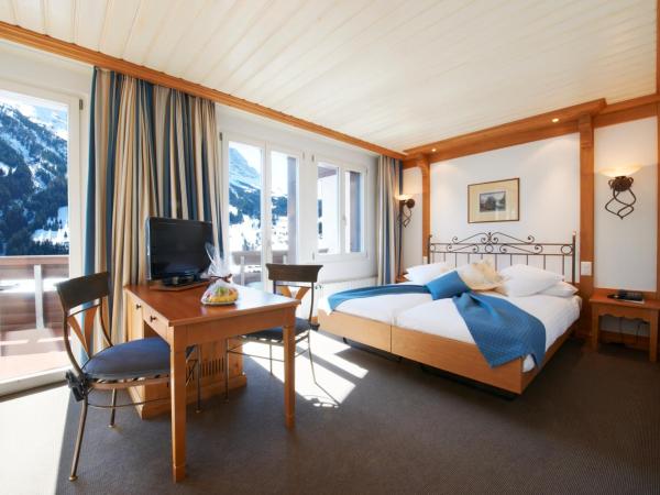 Derby Swiss Quality Hotel : photo 5 de la chambre chambre double confort plus avec coin salon et balcon