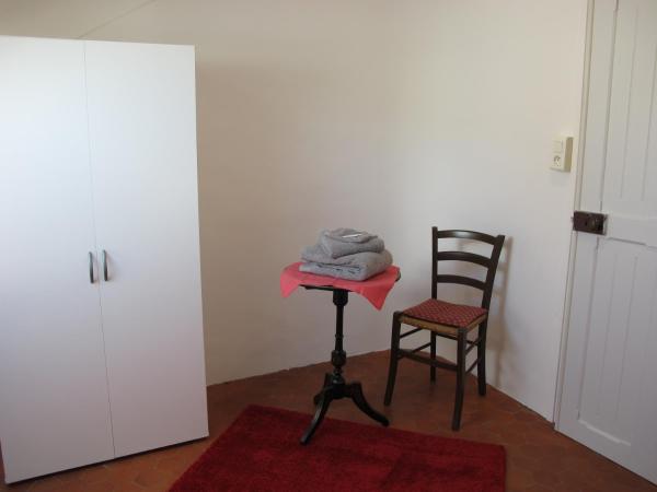 Villa Belle Rive : photo 2 de la chambre chambre simple Économique avec douche et toilettes communes