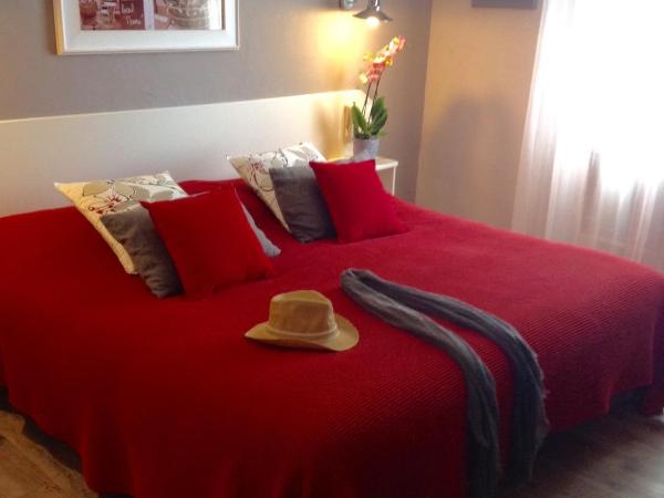 Hôtel le Chalet Fleuri : photo 8 de la chambre chambre lit queen-size