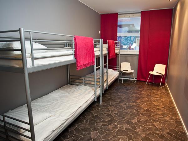Dream Hostel & Hotel Tampere : photo 1 de la chambre chambre quadruple avec salle de bains commune
